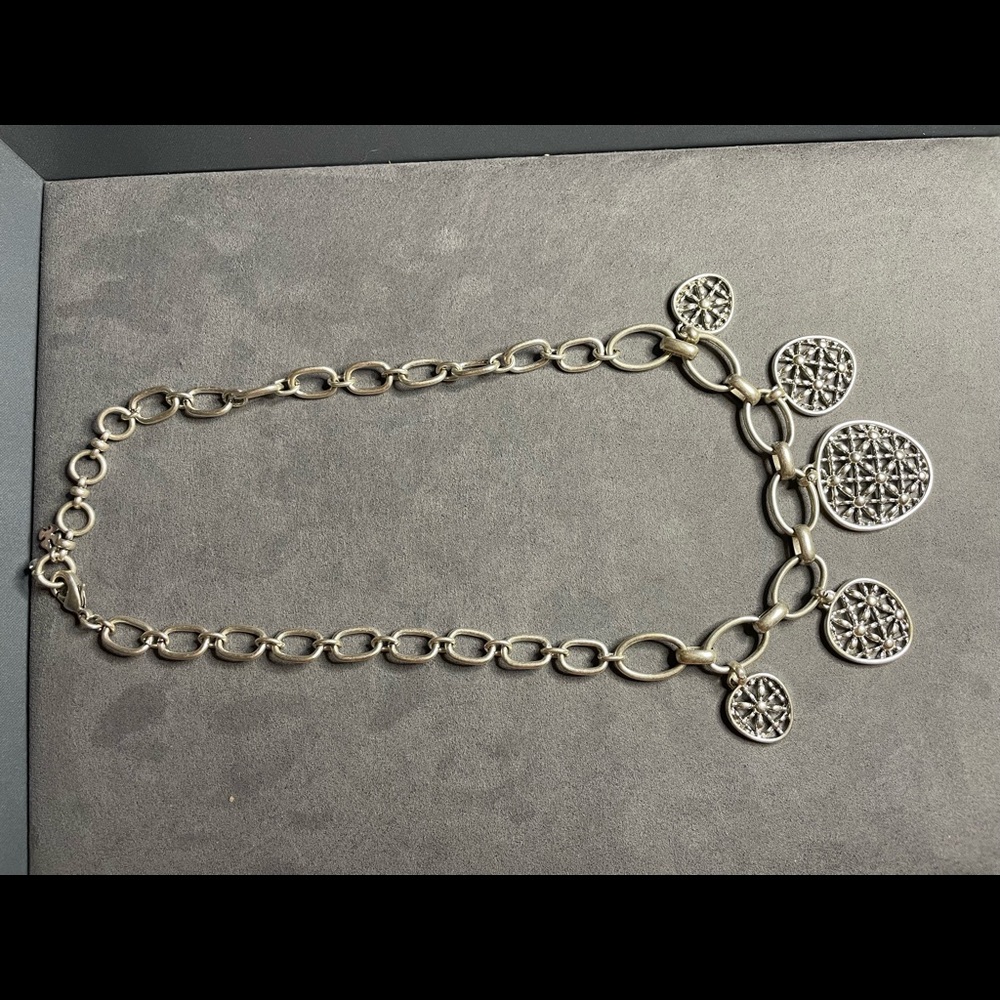 Beautiful costume jewelry necklace silver in color